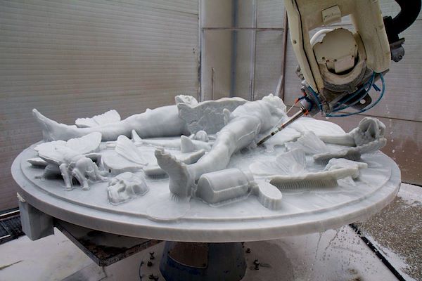 Work In Progress – Fresatura a Robot e rifinitura a mano per la scultura The Shark (Omaggio a Damien Hirst) (Foto Laura Veschi):