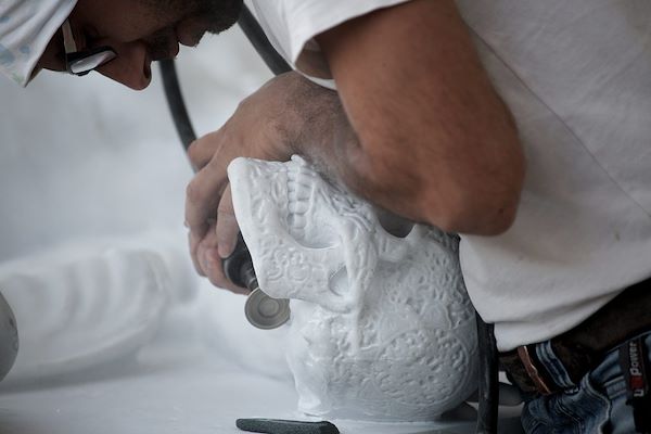 Work In Progress – Robot milling and Hand Finishing work on the sculpture the Shark (Tribute to Damien Hirst) (Photo Laura Veschi):