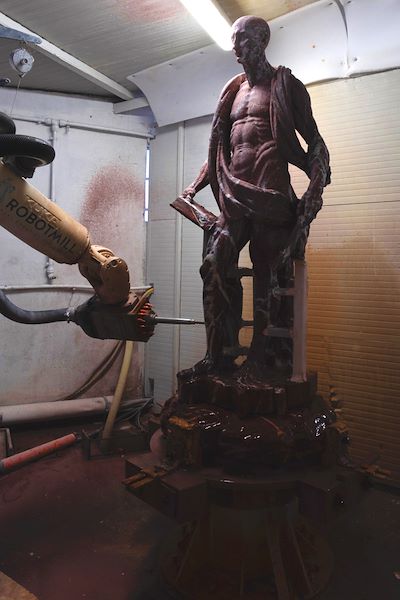 Work in progress-Selezione del blocco, taglio con sagomatrice a due assi e fresatura Robot della copia di San Bartolomeo Scorticato realizzata da Barry X Ball all’interno degli studi di TorArt (foto a cura di Laura Veschi):