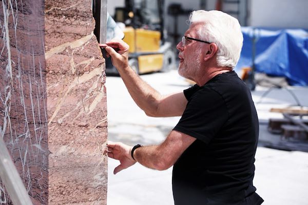 Work in progress-Selezione del blocco, taglio con sagomatrice a due assi e fresatura Robot della copia di San Bartolomeo Scorticato realizzata da Barry X Ball all’interno degli studi di TorArt (foto a cura di Laura Veschi):