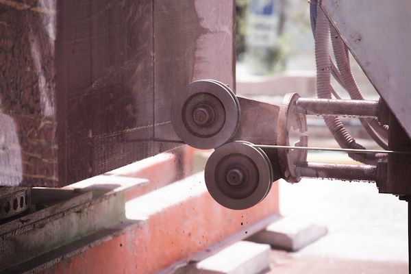 Work In Progress – Block selection, cutting with two-axis shaping machine and Robot Milling of the copy of St. Bartholomew Scorticato made by Barry X Ball inside the TorArt studios (photo Laura Veschi):
