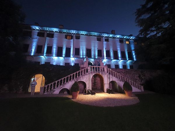 Immagini della performance a Palazzo Verità